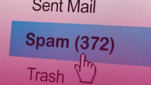 A mouse pointing to a spam mailbox with 372 emails in it